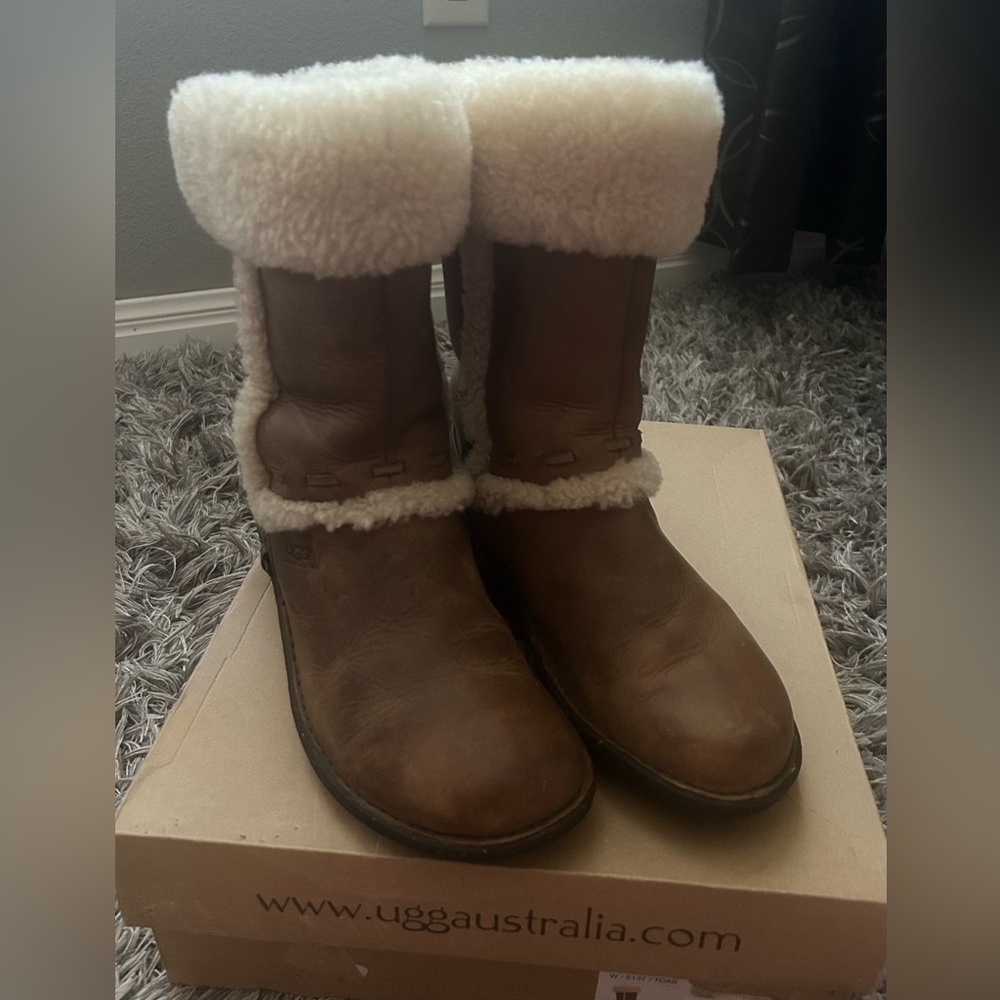UGG Women Boots / UGG Elijo Chestnut leather Sheepskin Lined boots